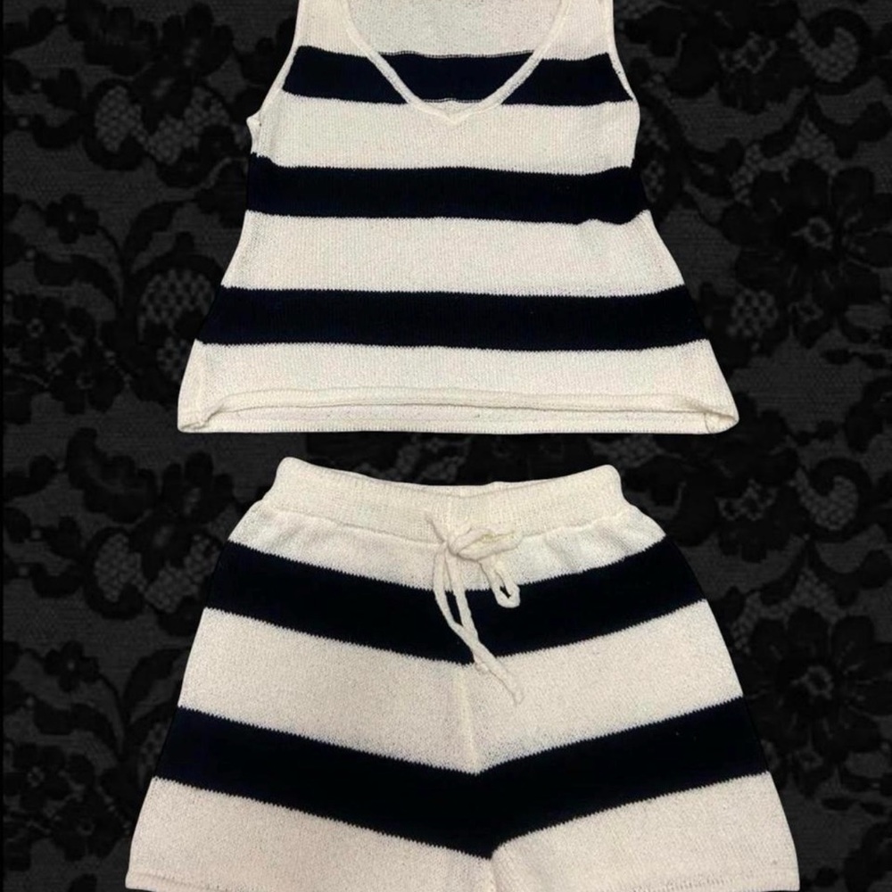 Adorable Stripped two piece set <3 !!